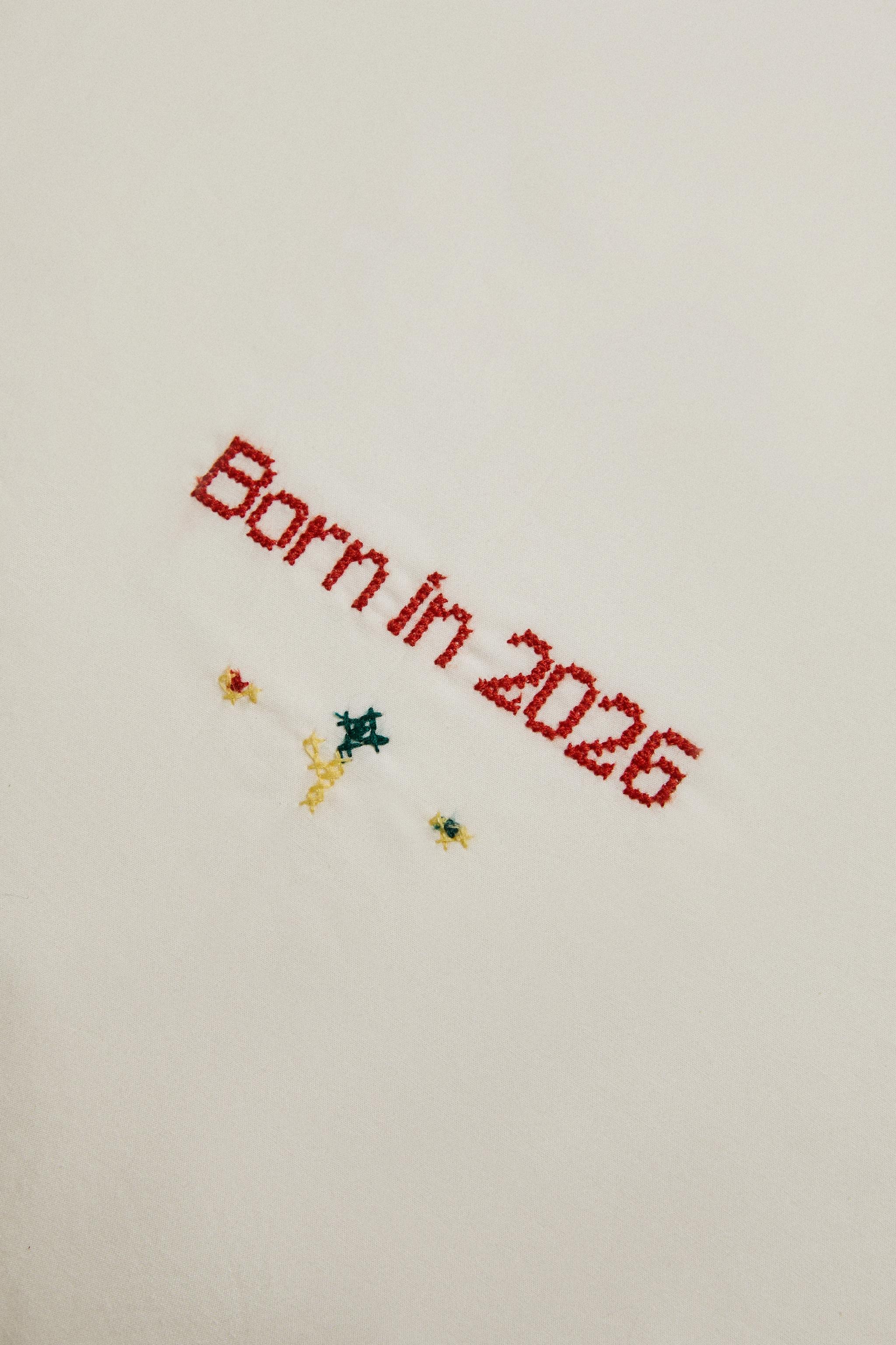 HOUSSE DE COUSSIN ENFANT "BORN IN 2026"